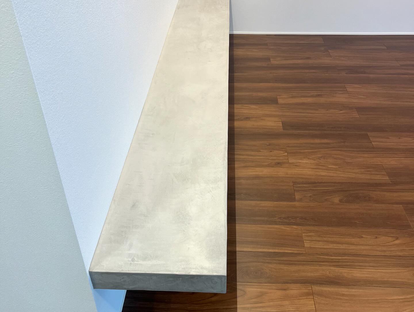 建築デザイナー最近家具などでよく使われているモールテックスと・・・