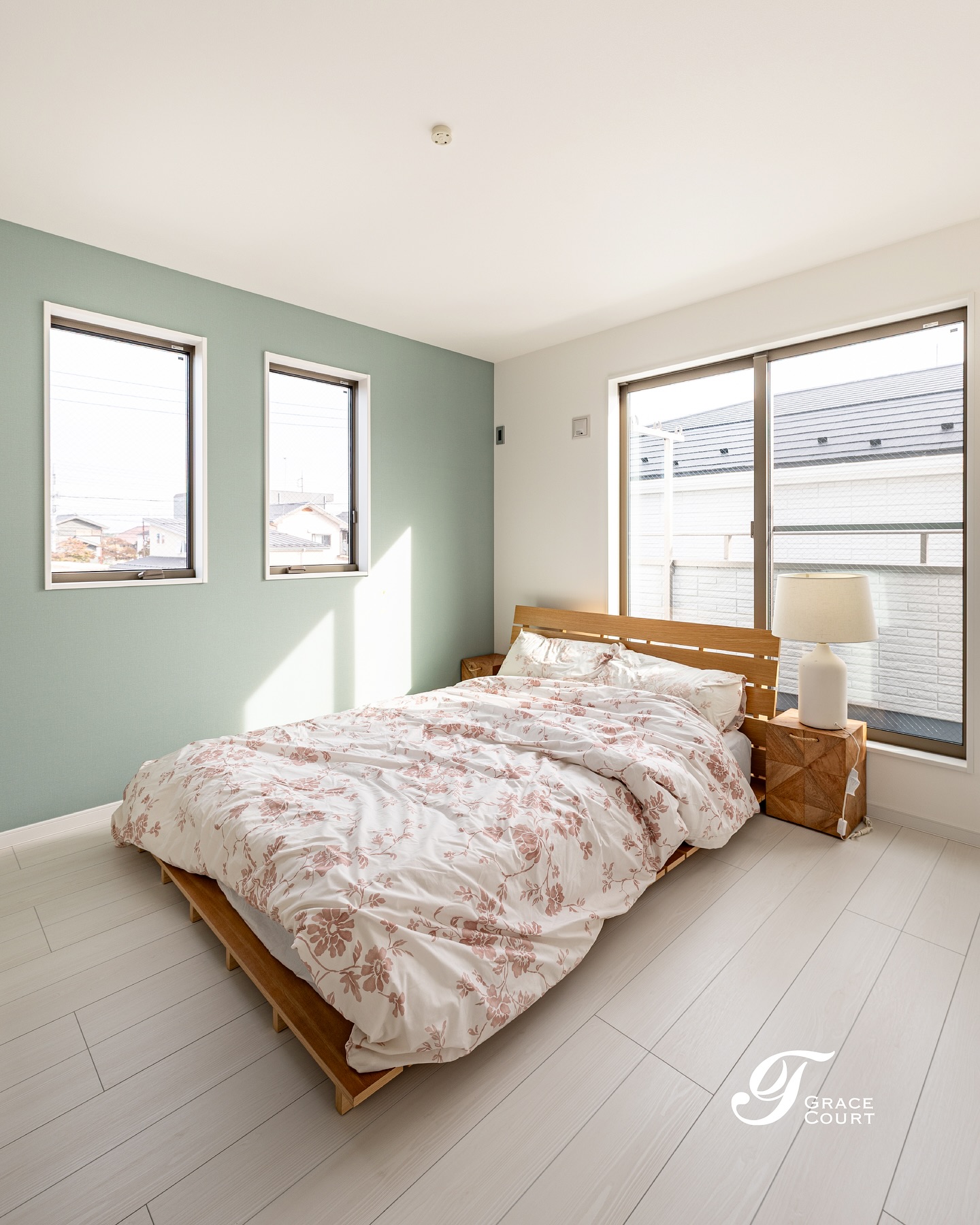 .
やさしい光が広がる2階の洋室🛏️
淡いアクセントクロスが、落ち着いた空間をつくります✨
【GraceCourtのこだわり】
▫︎ シンプルで洗練された空間設計
▫︎ 家族の動線に合わせた柔軟な間取り
▫︎ 広い開口部+制震構造の安心
▫︎ 断熱材の工夫で一年中快適
“安心して、長く住み続けられる住まいを”
𝙂𝙍𝘼𝘾𝙀 𝘾𝙊𝙐𝙍𝙏 𝘣𝘺 山一建設
──────────────
ご相談・お問い合わせは
📞 0120-727-444
💬 LINEは24時間受付中
#グレースコート #山一建設
#福生市新築 #羽村市新築 #青梅市新築 #西多摩新築
#注文住宅 #自由設計 #デザイン住宅 #東京注文住宅
#洋室 #寝室