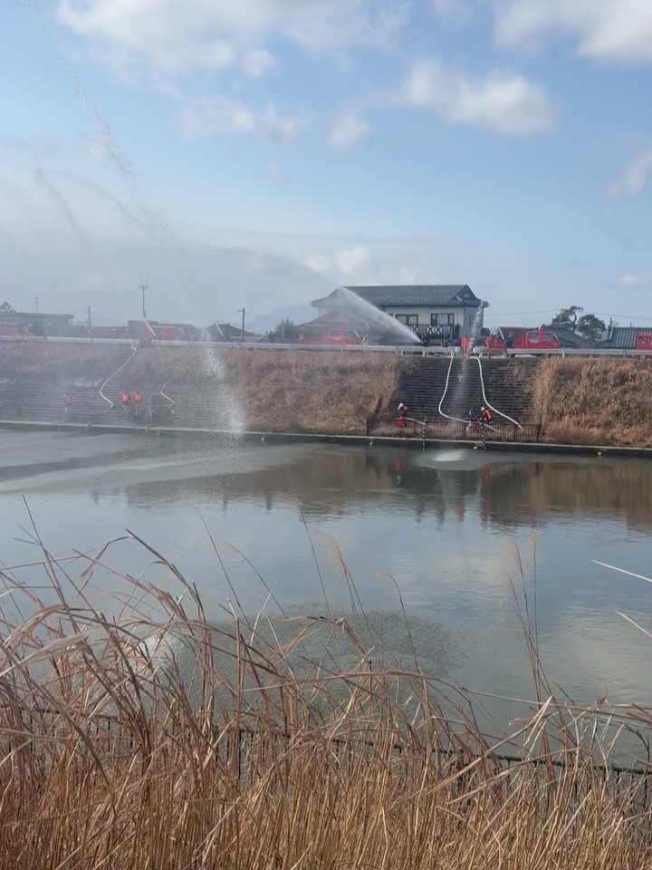 令和8年新潟市消防団南方面隊の消防出初式が行われました。日頃からのご協力ありがとうございます。
早朝から式典、分列行進、放水訓練と日頃の成果がよく分かる素晴らしい訓練でした。
今後とも、自らの地域は自らが守る、崇高な精神で地域防災にご協力頂きますようお願い致します!
皆様大変お疲れ様でした