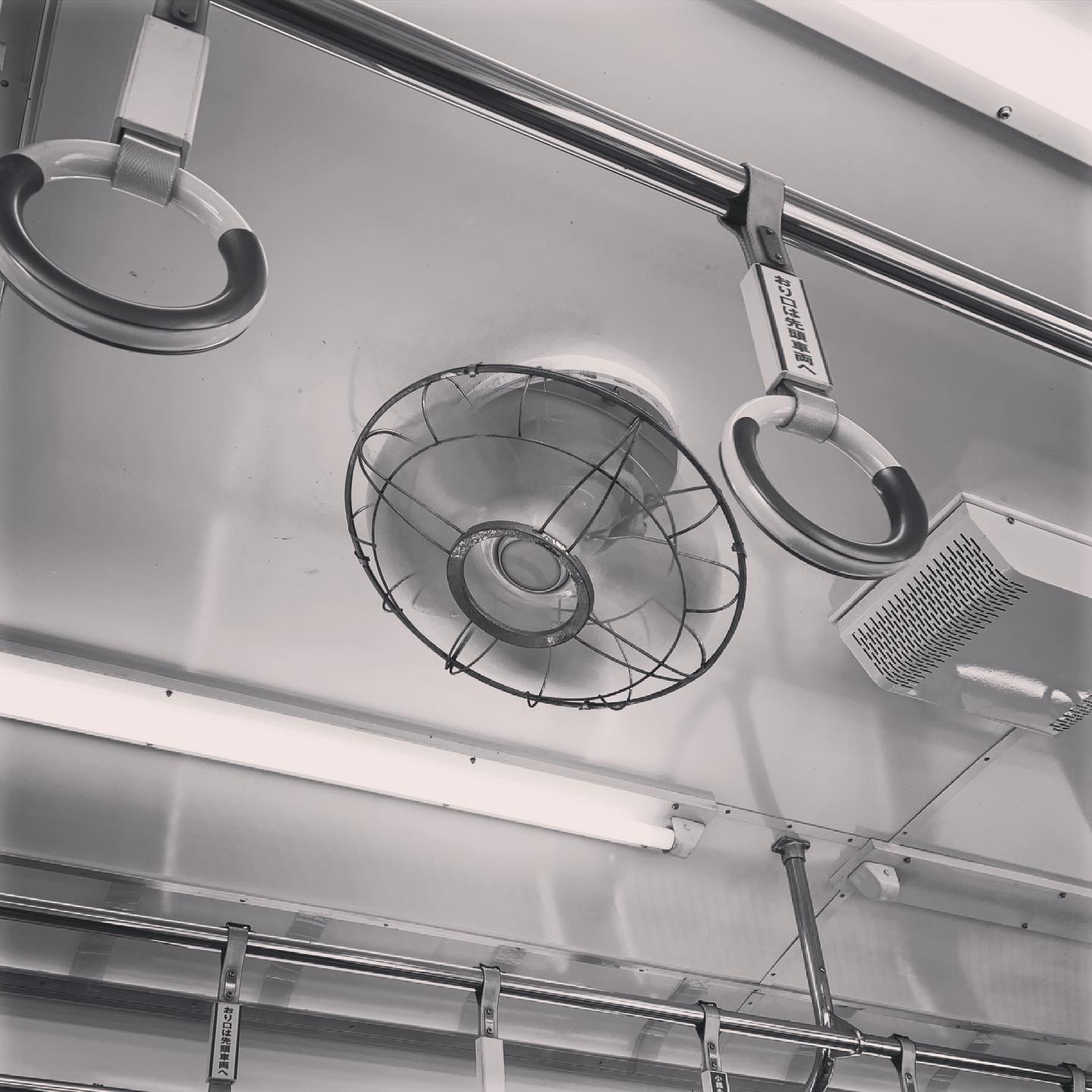 #retro #電車の中の扇風機なつかし #toshiba