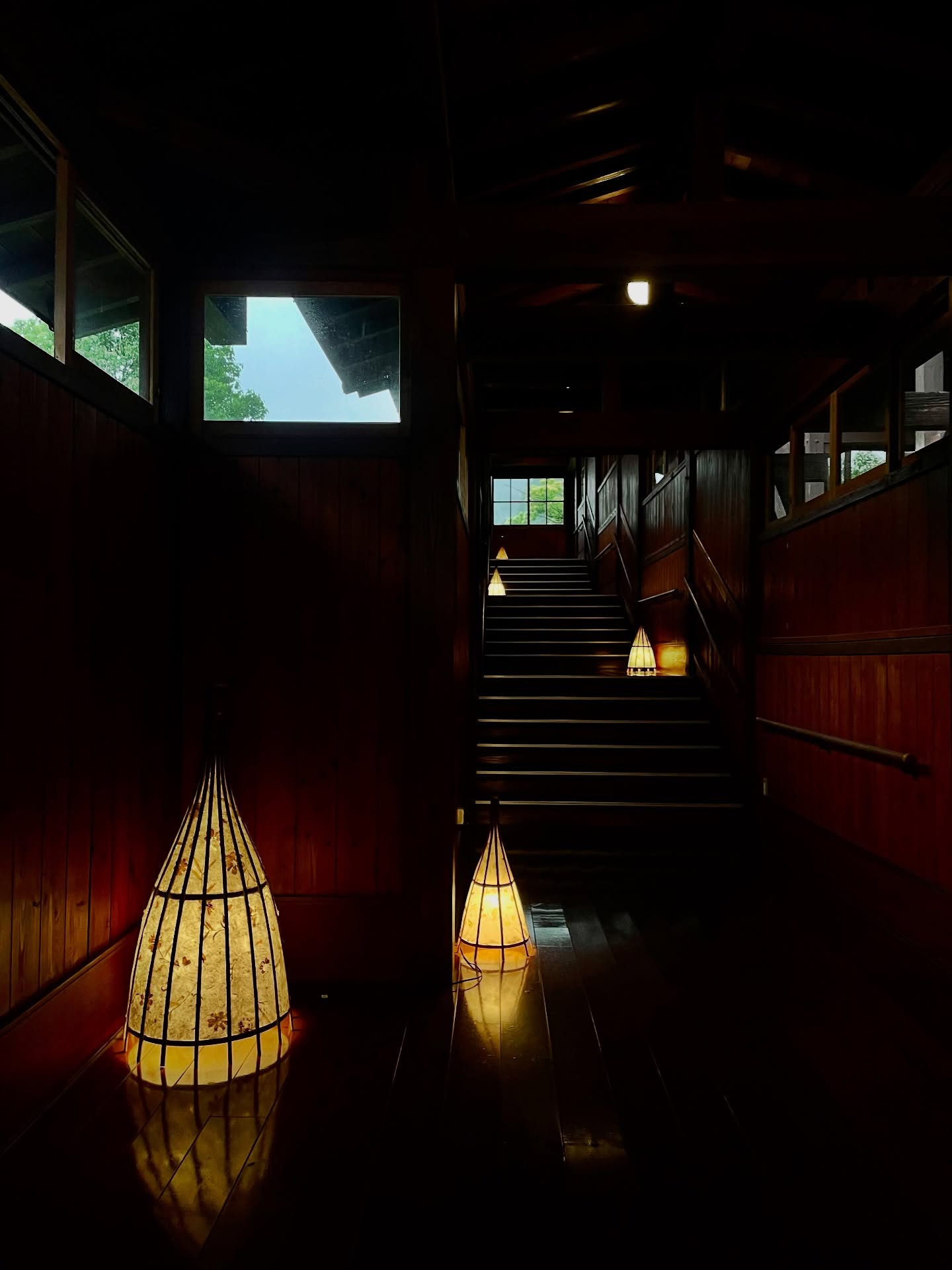 .
吉祥の湯 回廊
.
灯りに導かれて、
静けさの奥へ。
.
#吉祥の湯
#ひぜんや
#熊本旅行
#大分旅行
#九州の温泉
#杖立温泉