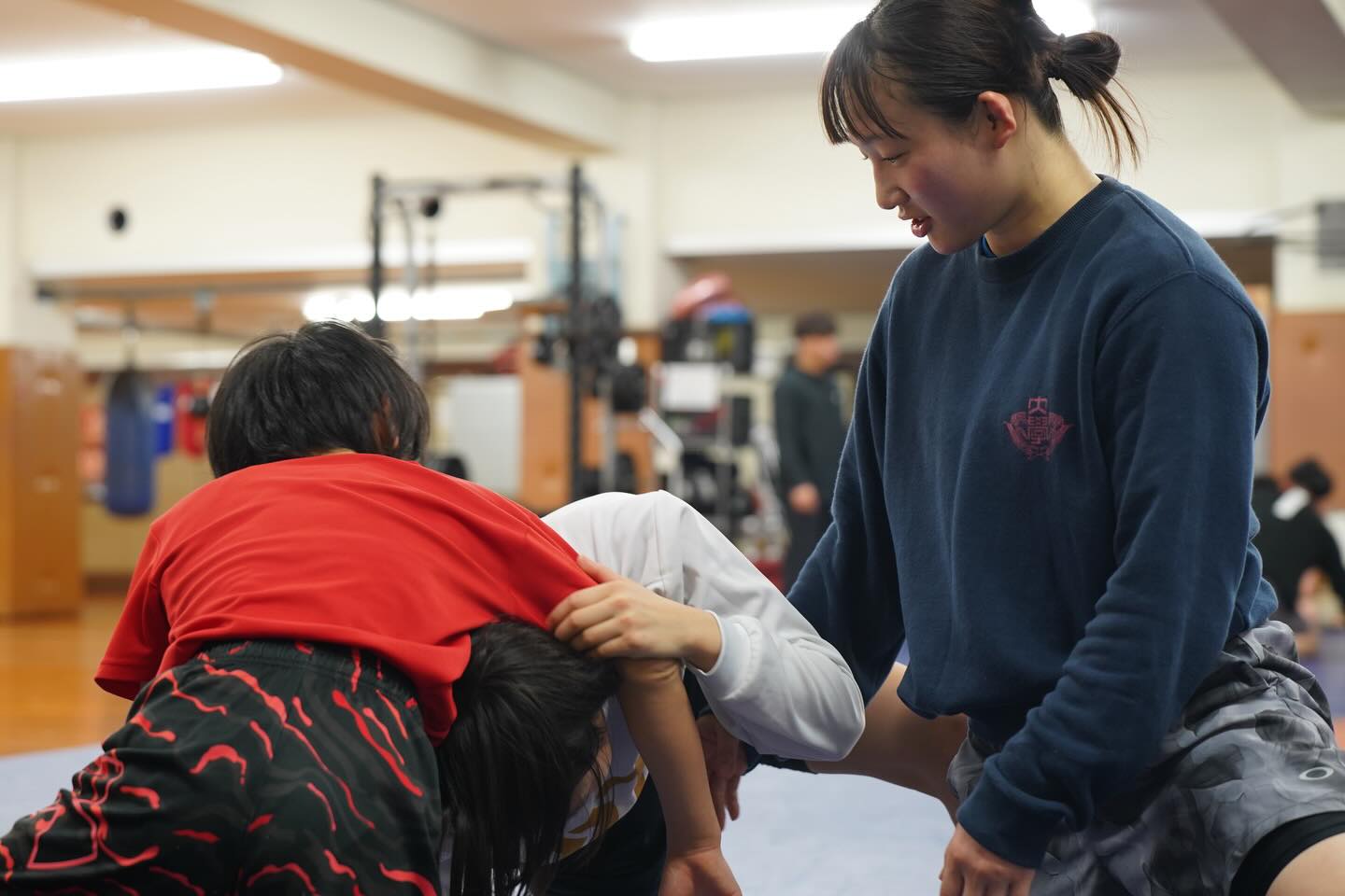 《早稲田女子合宿》
2/21~2/23の3日間、早稲田大学にて女子学生を対象とした合宿を行いました❗️
OBOGの方々にもご協力いただき、実りある会となりました。
ありがとうございます🌸
●2月21日(合宿1日目)
OB OGコーチスタッフ
梅林太朗、吉村拓海、伊藤海
●2月22日(合宿2日目)
OB OGコーチスタッフ
梅林太朗、片岡梨乃、加藤和弥、伊藤海
●2月23日(合宿3日目)
OB OGコーチスタッフ
梅林太朗、片岡梨乃、加藤和弥
※敬称略で失礼致します。
複数の合宿の日程が重なり、学年末テスト前で参加を断念する選手が多い中で、例年に比べ少ない参加人数でしたが活気ある有意義な合宿となりました🌟
ご参加いただきありがとうございました!
#waseda #wrestling #japanwrestling #wasedawrestling
