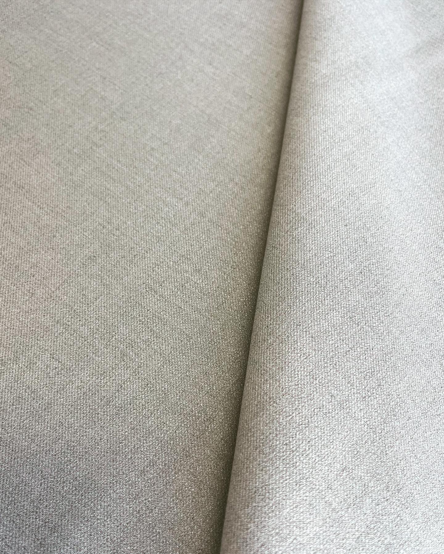 こちらも#woollike #polyviscose #fabrics #stretch 適度なハリコシが製品にした時に映えますね。従来のpoly visとは違った雰囲気に仕上がっています。#どうぞよろしく #kawabo #gifugram #gifujapan #madeinjapan🇯🇵