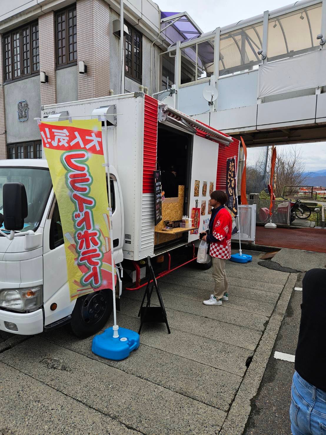 こんにちは😃
またまた、やじやじです😏
キッチンカー大好評です😆
安曇野山嶺プリン🍮残りわずか•••
ホクホクのホットドッグに唐揚げ棒
揚げパン各種•••
何個でも 食べれちゃう😆😆😆
#golf #ゴルフ #ゴルフ女子 #ゴルフ男子