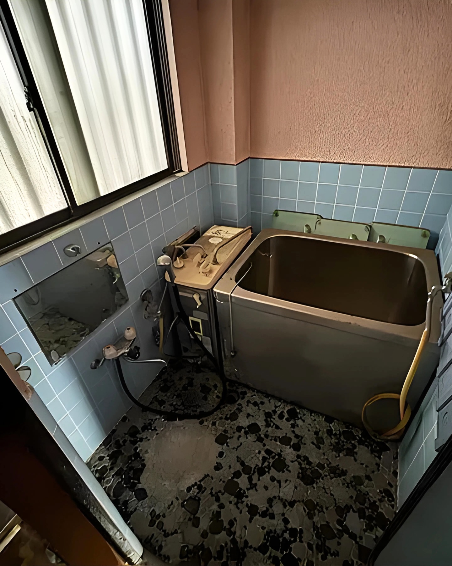 **House for Sale – Omori Nishi, Tokyo**
Airbnb allowed 365 days a year (special Minpaku zone)
**Price**
JPY 21,800,000 (Approx. USD 138,000)
**Property Overview**
**Location**
Omori Nishi 2-Chome, Ota City, Tokyo
**Access**
Heiwajima Station (Keikyu Main Line) – 7 min walk
Omorimachi Station (Keikyu Main Line) – 9 min walk
Omori Station (JR Keihin-Tohoku Line) – 19 min walk
**Property Details**
Property Type: Detached House
Layout: 3DK
Land Area: 34.11 m²
Building Area: 40.32 m²
Structure: Wooden, 3-story
Year Built: May 1961
**Key Features**
• Airbnb allowed 365 days a year (special Minpaku zone)
• Direct access to Shinagawa Station in just 6 minutes
• Walking distance to multiple train lines
• Rebuildable property
• Bright rooftop balcony
• Excellent access to central Tokyo
**Condition**
Vacant
Immediate viewing available
**Important Notes**
• Setback required (approx. 6.9 m²)
• Unregistered portion on the 3rd floor
• Boundary not clearly defined
• Sold as-is
**Investment Potential**
This property is ideal for:
• Airbnb (subject to local regulations)
• Long-term rental
• Monthly rental
**Tokyo house for sale – $138,000**
A rare opportunity to own a detached home in Tokyo within walking distance to the station.
Great potential for renovation and rental investment.
We provide full support for purchase, renovation, licensing, and property management in Japan.
Feel free to contact us for more details.
#tokyorealestate #minpaku #tokyoairbnb #airbnbinvestment #otacity