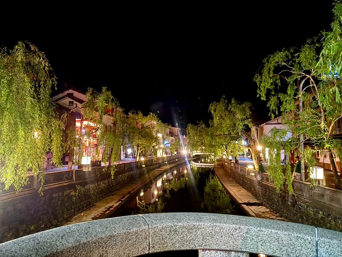 GWの賑わいも少し落ち着き
静かな夜⭐️
ビストロ ココ Bistro kokoさんにお邪魔しました♫
泉都より徒歩10分程度
柳並木をゆっくり歩きながら立ち寄ってみてわ⁉️