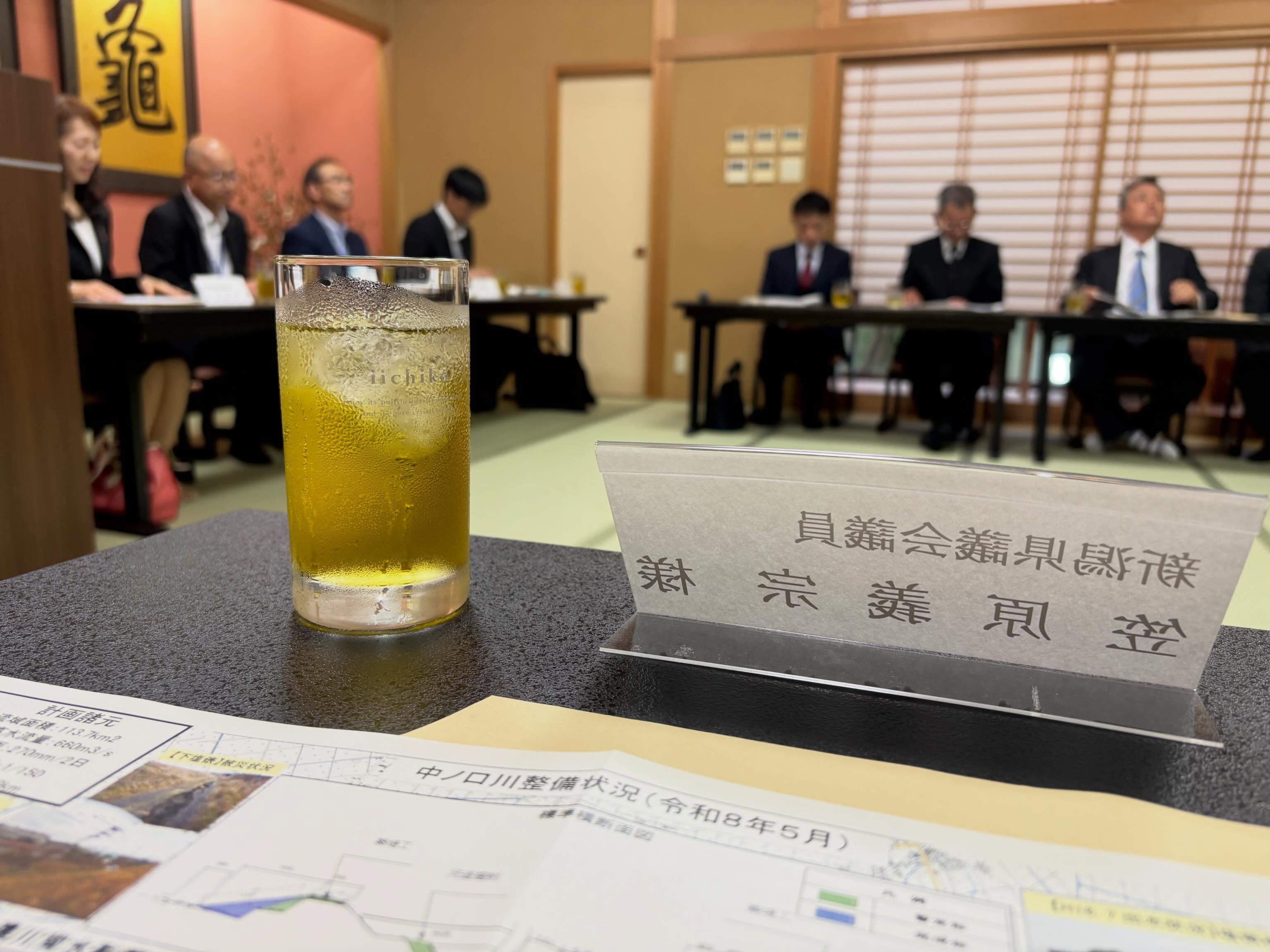 南区建設業協会の総会が開催されました。
新潟地域振興局や南区役所などとの意見交換も行われ有意義な会となったようでした。
引き続き地域のインフラ維持、整備をお願い致します。
また白根大凧合戦の中蝶組新綱完成祝賀会も行われ今年の新綱で優勝を果たす結束力を感じました。
皆さん新綱完成おめでとうございます!
フルーツドームのクレープが人気でしたが、私はいつもソフトクリームです