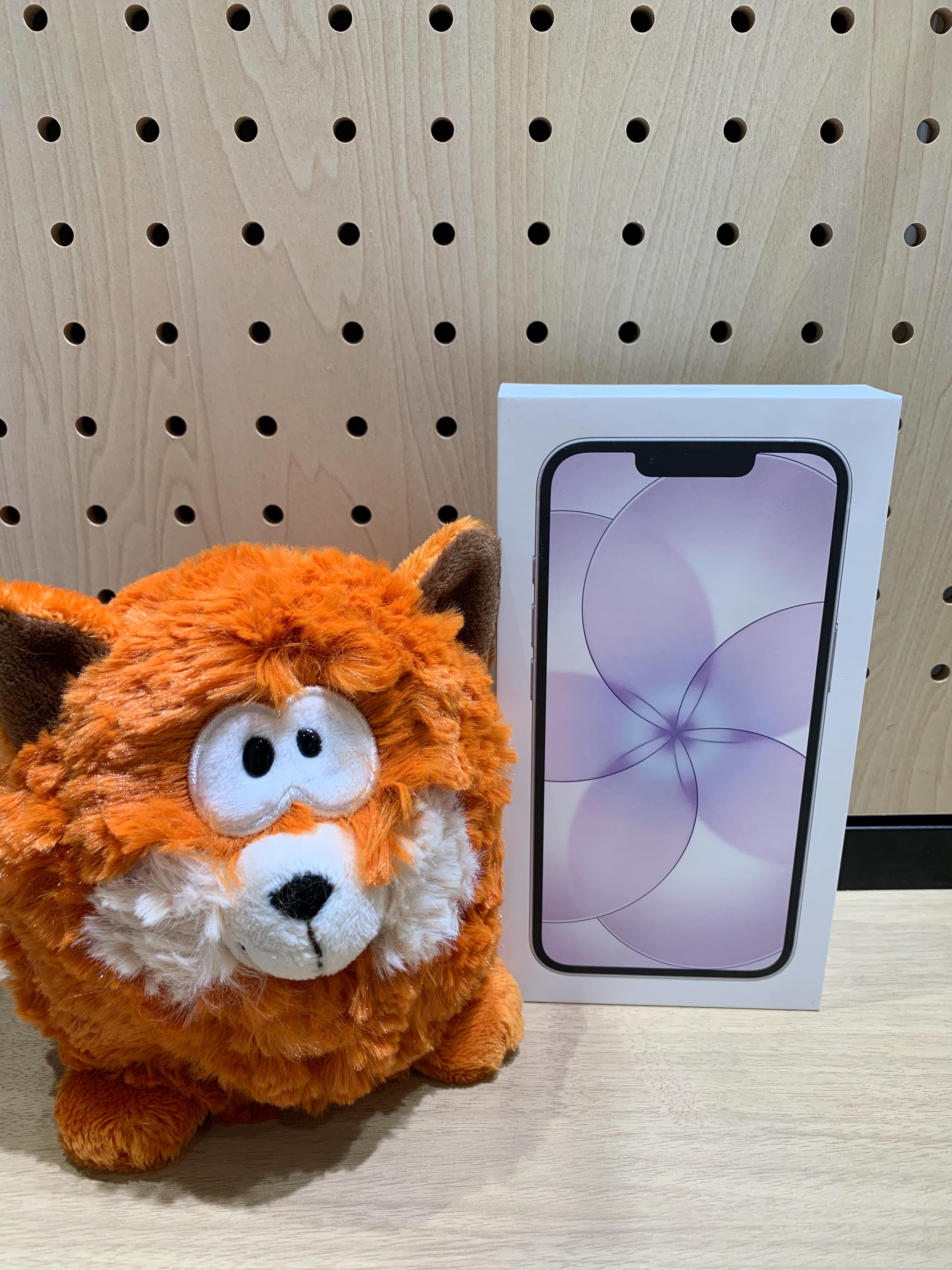 🎼🐯お買取商品🐯🎼<br><br>【新品未開封品】<br><br>Appleストア版<br>iPhone17e 256GB ホワイト<br>購入証明書あり<br><br>(新品上限金額)¥89,000-<br><br>上限金額でお買取させて頂きました💰<br>詳しくはお電話📱にてお気軽にお問い合わせ下さい<br>#買取 #ケータイゴッド #apple #iphone17e