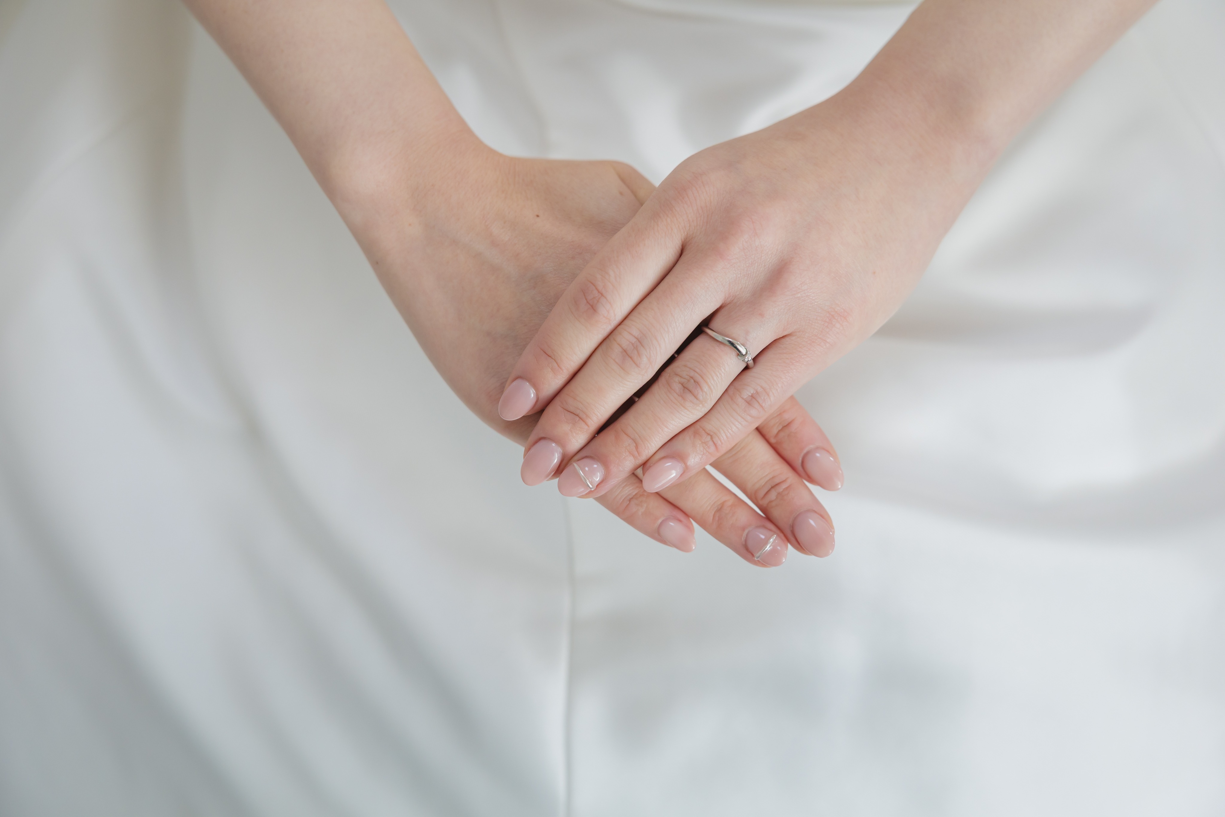 【フォトウエディング】
『家族だけの時間』
結婚式を挙げるのか、フォトウェディングにするのか。
おふたりにとってどんな形が一番いいのか。
きっと沢山悩み、考え、この日を迎えられたのではないでしょうか。
新婦様のお身体を第一に考え、
「シンプルに。大切な人たちと時間を過ごしたい。」
そんな想いで選ばれたフォトウェディング。
ご両家の親御様に見守られながら始ままる、おふたりらしい特別な一日のご様子をご紹介させていただきます。
https://www.kakegawa.co.jp/report/photowedding02/
ウエディングプランナー 原田 愛依
@m.harada_kgh
ーーーーーーーーーーーーーーーーーーーーー
掛川グランドホテルHP-ウェディングレポートを更新しました(プロフィールリンクから)
掛川グランドホテルウェディング-インスタグラムはこちら
→ @kakegawa.gh
掛川グランドホテルインスタグラムはこちら
→ @_kakegawagh_
#掛川花嫁#掛川#掛川市#掛川結婚式場#掛川グランドホテル#少人数婚#少人数結婚式#家族婚#親族婚#静岡花嫁#静岡のプレ花さんと繋がりたい#結婚式場#ホテルウェディング#ウェディング#結婚式料理#結婚式場探し#結婚式コーデ#写真婚#掛川結婚式#掛グラ#ドレス#チャペル#静岡結婚式場