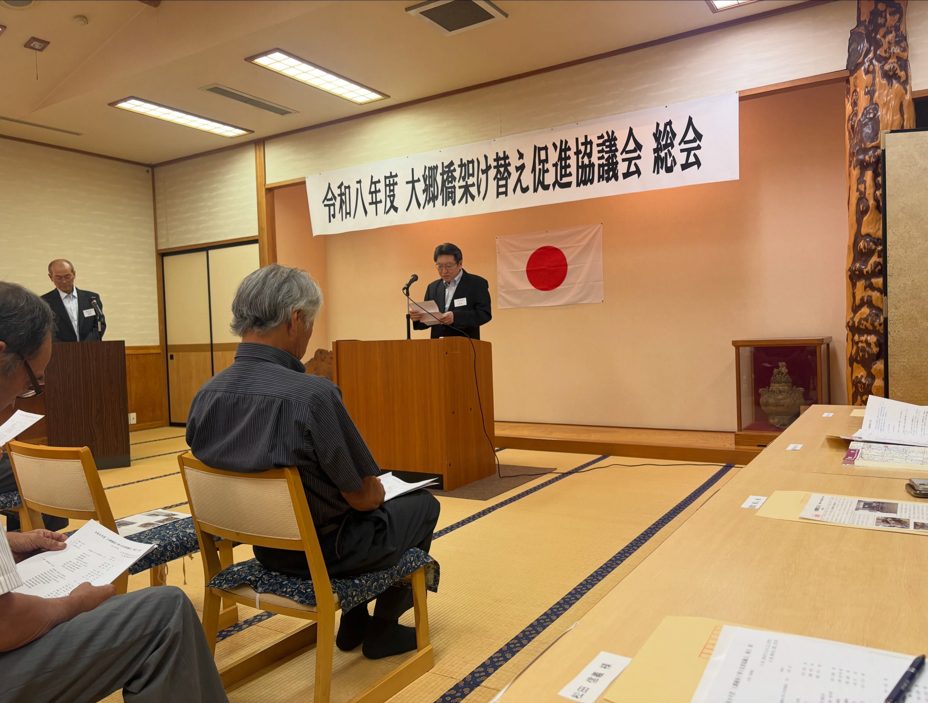 大郷橋架け替え促進協議会総会が開催されました。皆さんの挨拶や決議では架け替えへの強い想いが感じられる素晴らしい総会となりましが、新潟市からは小須戸橋R16年中央環状道路信濃川架橋R19年度完成予定で20年度から検討との回答がありスケジュール感が分かりました。一歩前進ではありますが、橋の工事は多額の費用を要するため仕方ありませんが少しでも早期の事業となりように国、県、市連携して取り組んで行くことを共有できた会でした。今度とも皆さん宜しくお願い致します!