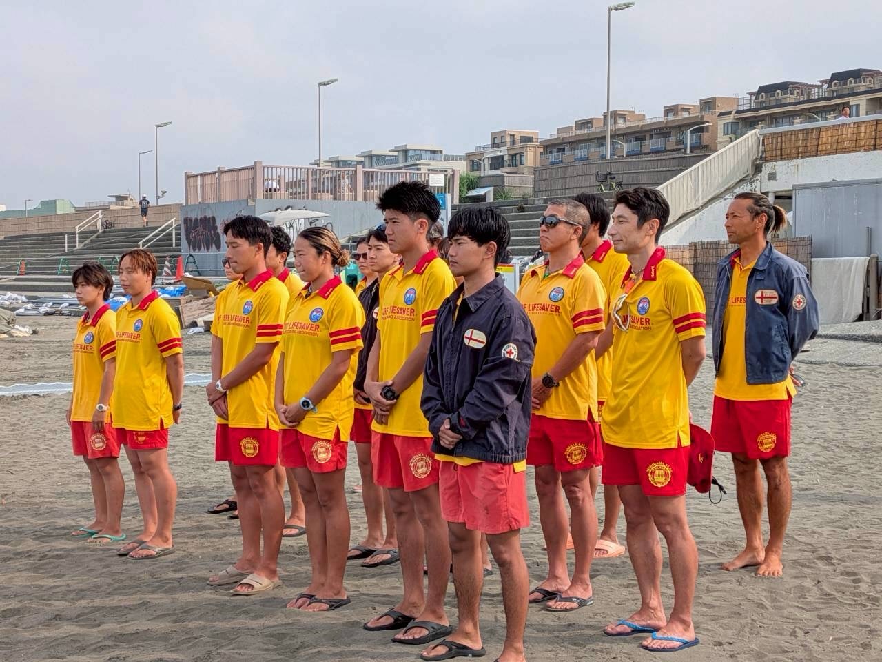海水浴場パトロール業務🏖️
海の日が近づいてきましたね!
この3連休は多くの方が海水浴場へお越しくださいます。
皆さんが安心して海を楽しみ、笑顔で帰り、「また海に遊びに来よう」と思っていただけるように。
ライフセーバー一同、全力で海の安全・安心を守ります🔥
#lifesaving #湘南 #江ノ島 #ライフセーバー