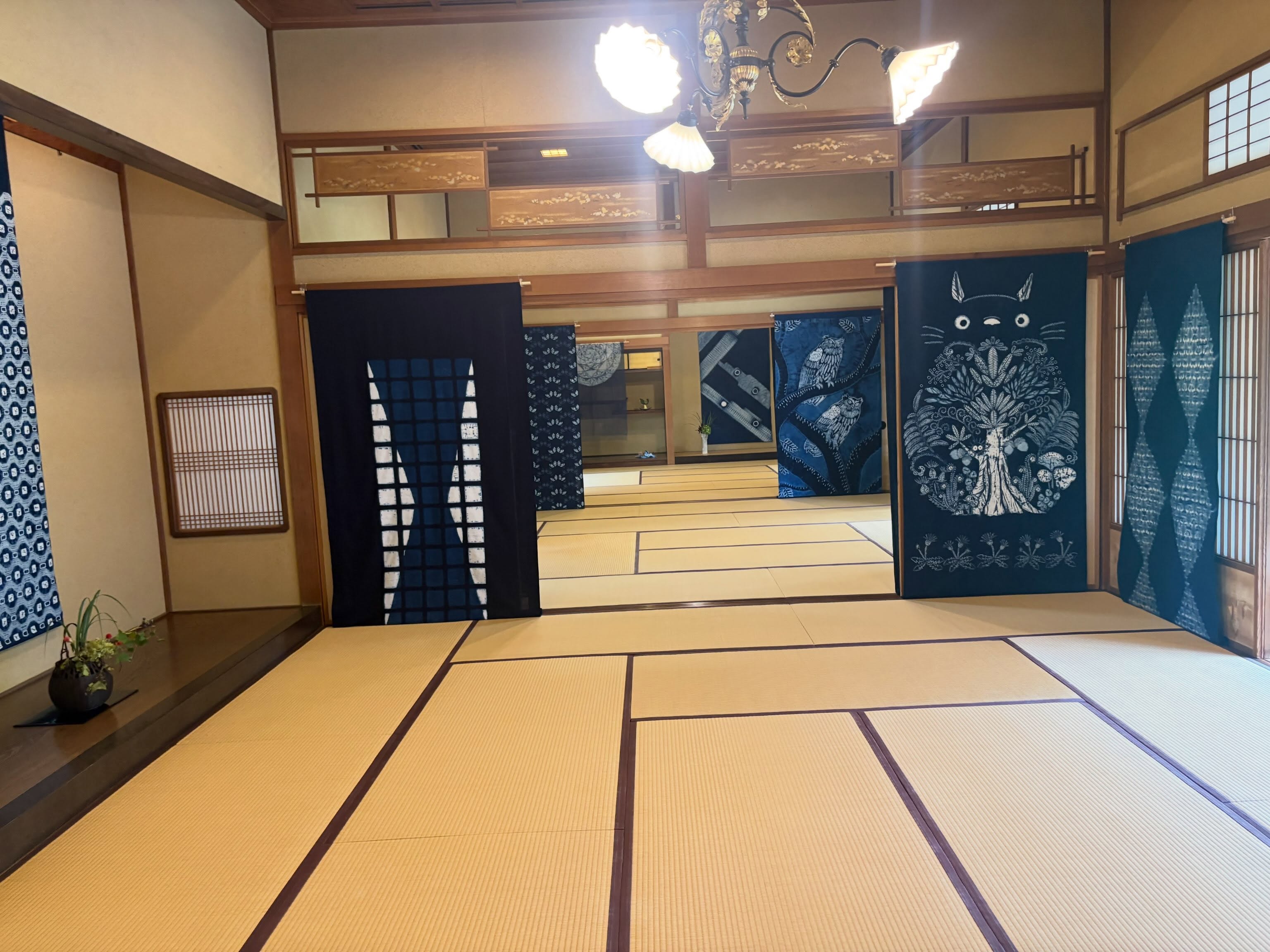 9月6日まで新潟市白山公園隣の燕喜館でしろね絞り展示会行われています。新たな作品も多くあり楽しめ、販売もしていて大変人気です!エコバッグ購入しました〜
