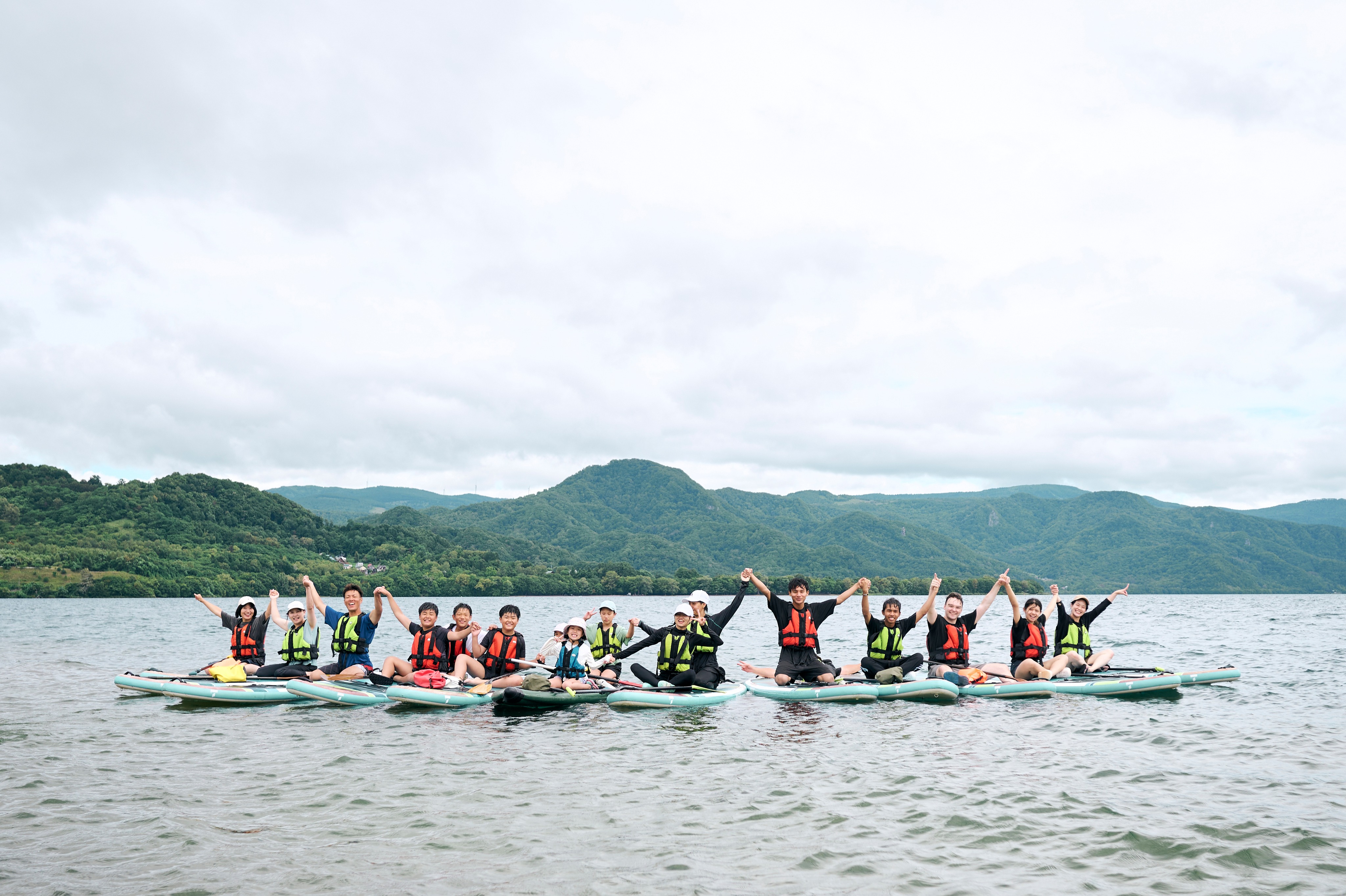 🏄♂️
新アクティビティ登場!「洞爺湖SUP」予約受付中
北海道屈指の美しいパノラマが広がる洞爺湖で、
湖上さんぽのような SUP 体験はいかがですか?🌿
湖面が穏やかで平坦なので、初心者やお子様でも安心。
ガイドが丁寧にレクチャーするので、はじめての方も大丈夫です✨
ワンちゃんとの参加もOK🐕(ライフジャケット着用)
▼ 体験データ
📅 開催期間:6月1日〜11月15日
🕙 開始時間:①10:00 ②13:00(約2時間)
👥 2名様より/3歳から参加OK
💰 大人・小学生 5,000円/3歳〜未就学児 2,500円(税込)
🚐 とうや水の駅 ⇔ 体験場所の送迎つき(無料)
SUP・パドル・ライフジャケット・保険料込み!
手ぶらに近い状態でお気軽にご参加ください😊
▼ ご予約・詳細はこちら
https://amuse-sports.com/activity/laketoya-sup/
(プロフィールのリンクからもご覧いただけます)
ご不明な点は公式サイトのお問い合わせフォームよりお気軽にどうぞ📩
#洞爺湖 #洞爺湖SUP #SUP #サップ #北海道アクティビティ #北海道旅行 #洞爺湖観光 #湖上散歩 #愛犬と旅行 #犬とお出かけ #アミューズスポーツ #hokkaido #laketoya #sup